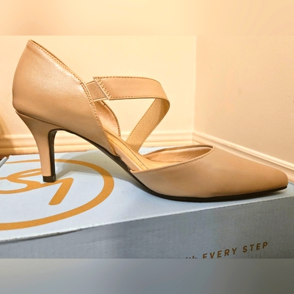 LifeStride Women's Suki Pumps - Tender Taupe, Size 8.5M US - Picture 2 of 8